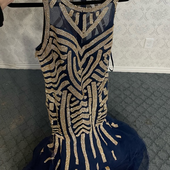 BEAUTIFUL BLUE SPARKLY DRESS GOWN - Picture 8 of 10